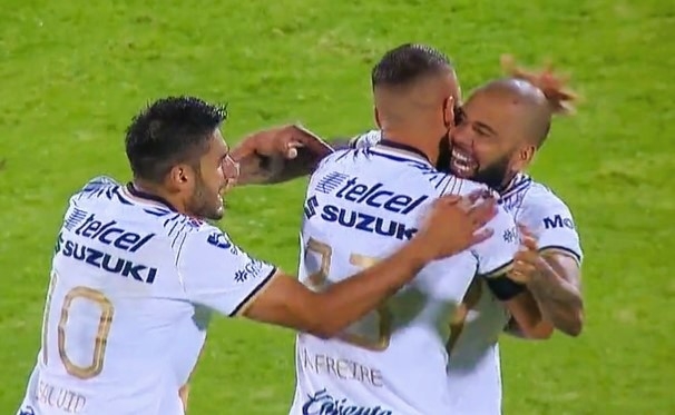 Dani Alves salva a los Pumas de la derrota con asistencia de gol