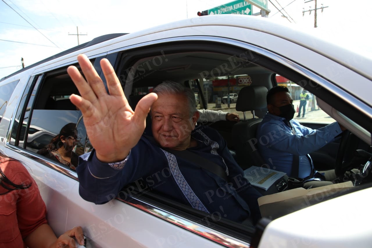 AMLO envía saludos a  don Mario Renato Menéndez Rodríguez, director fundador de Por Esto!: VIDEO