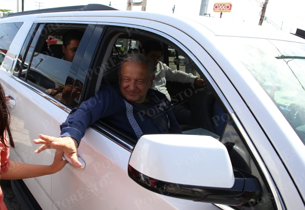 AMLO llegó a la Base Aérea Militar número 8 de Mérida