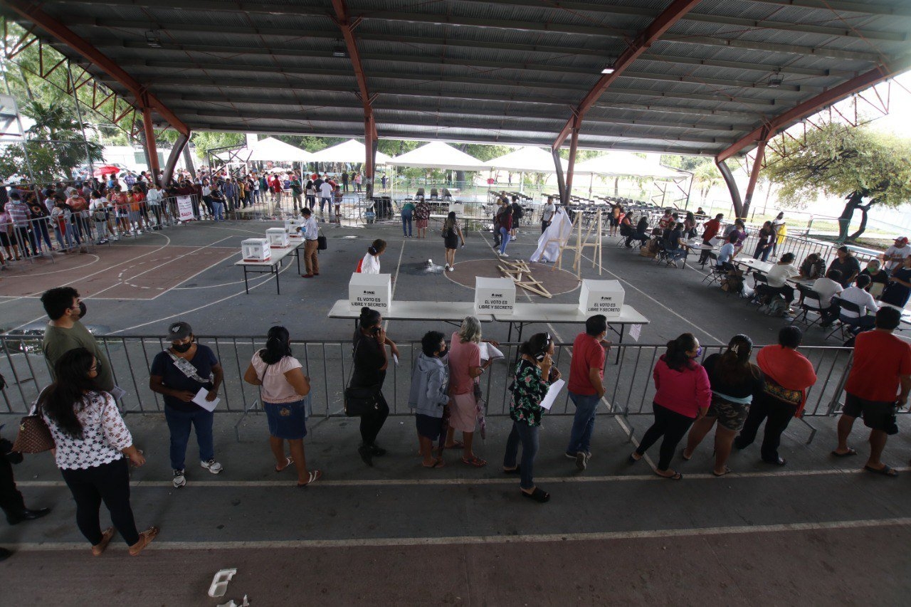 Militantes de Morena en Cancún acuden a elegir a sus representantes estatales