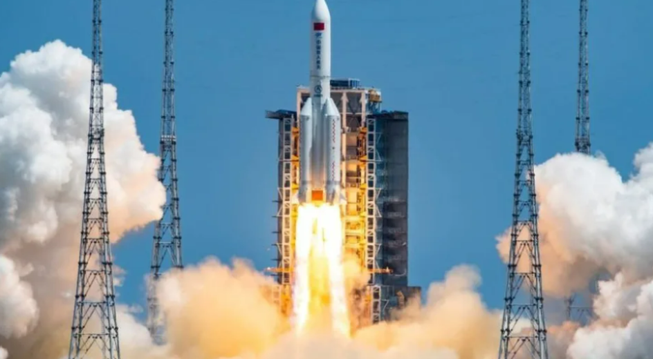 Un cohete chino Long March 5B está a punto de caer sin control a la Tierra