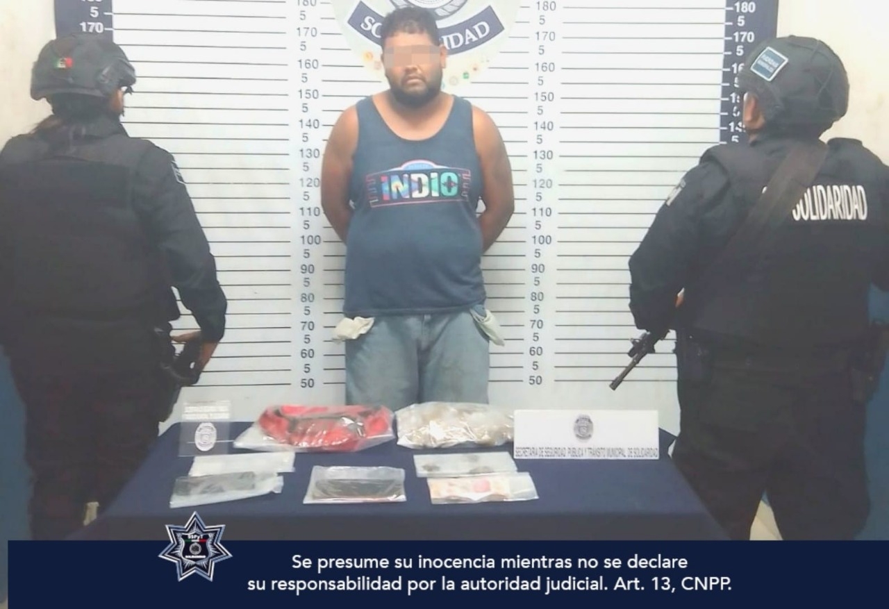 Detienen a joven con 20 bolsitas de droga en Playa del Carmen