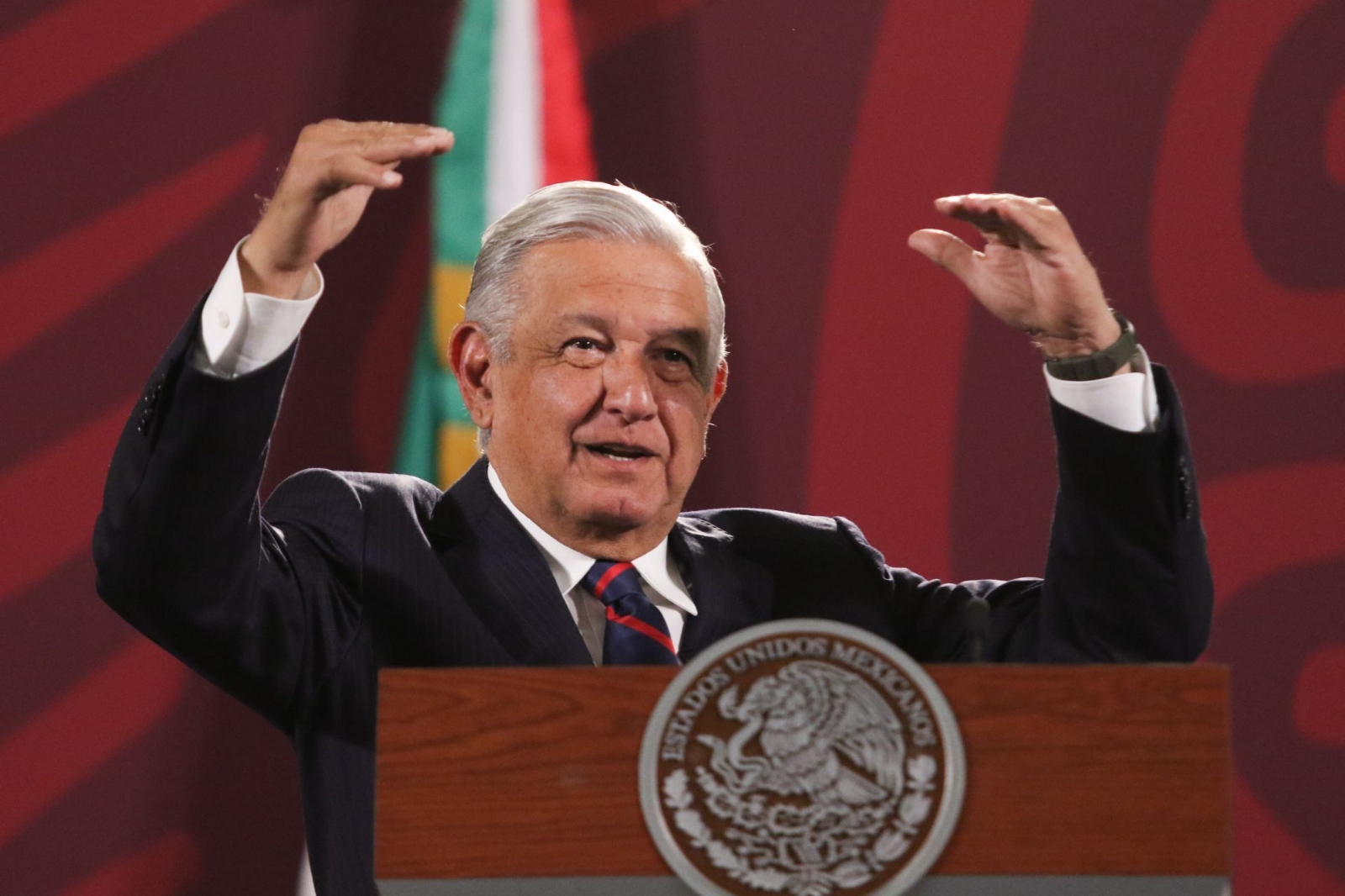 AMLO reconoce labor del SAT para acabar con la evasión fiscal