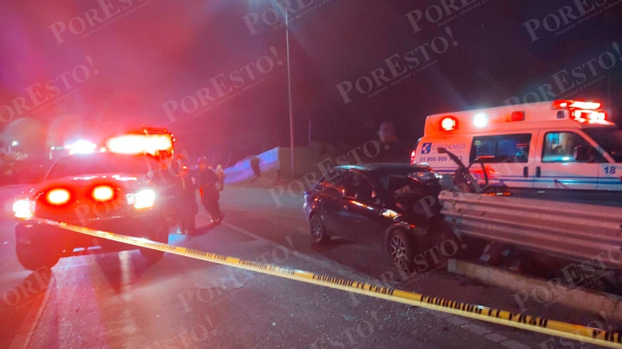 Hombre muere tras chocar de frente contra una valla metálica en Playa del Carmen