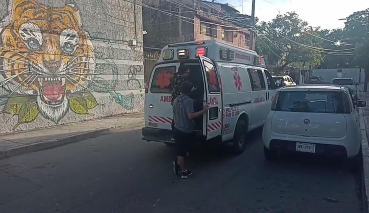 Servicio de emergencia trasladaron al hombre para su atención médica. Foto: Jazmín Rodríguez