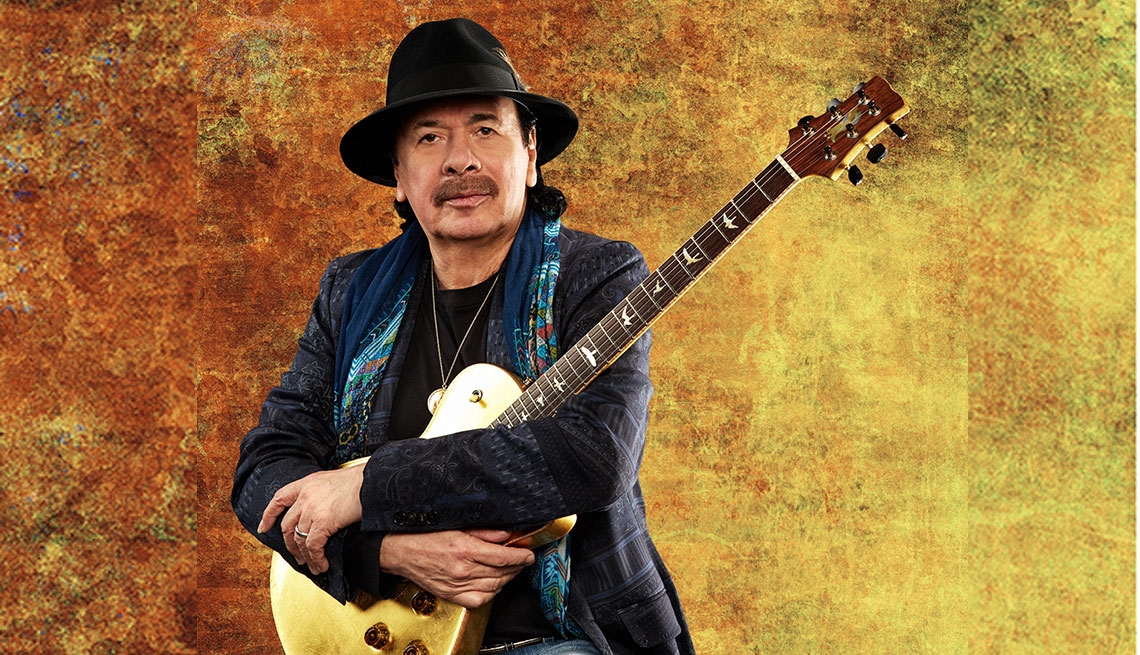 Carlos Santana se desmaya durante show en Michigan, EU