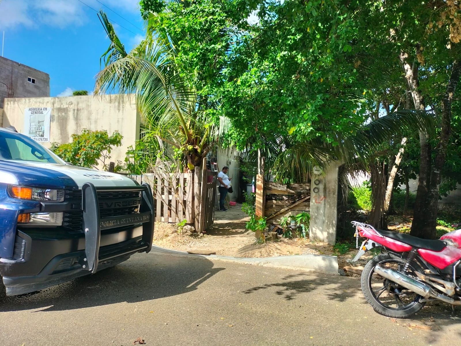 La policía de Cozumel corroboró el hecho y dio parte a la Fiscalía General de Quintana Roo en la insula para el levantamiento del cadáver