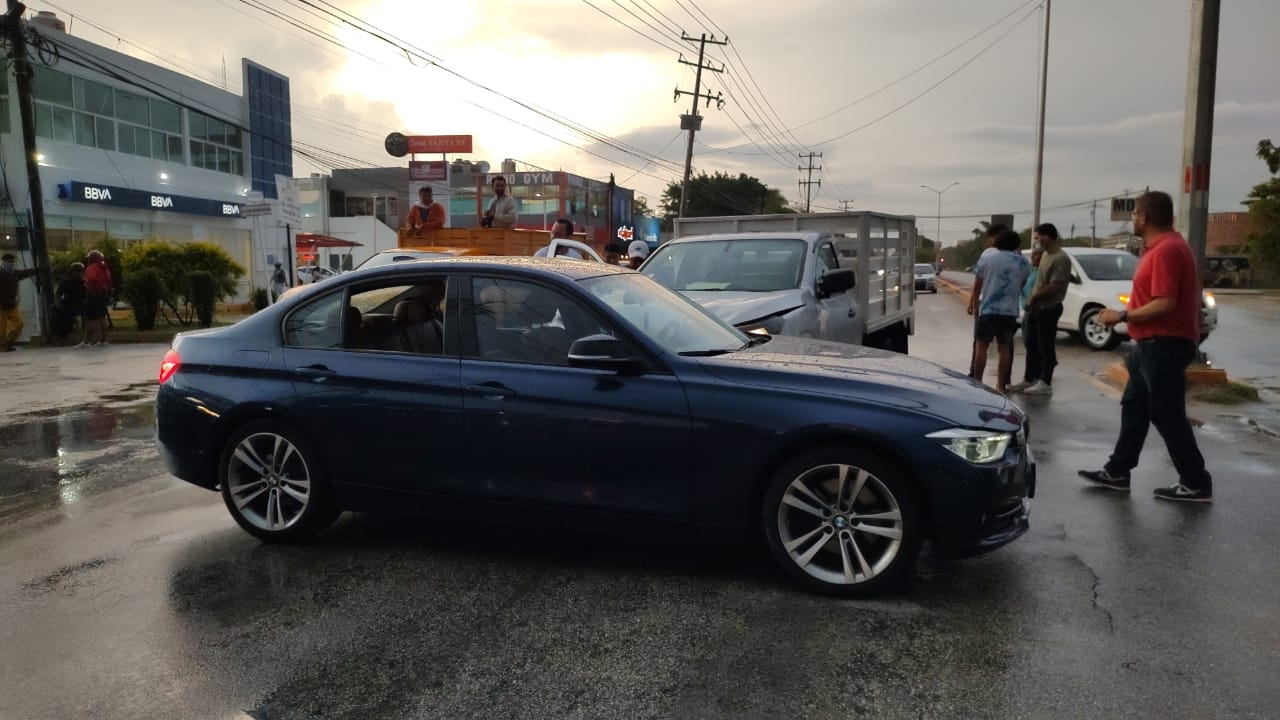 El BMW no respetó el alto y provocó el choque. Foto: Ricardo Jiménez