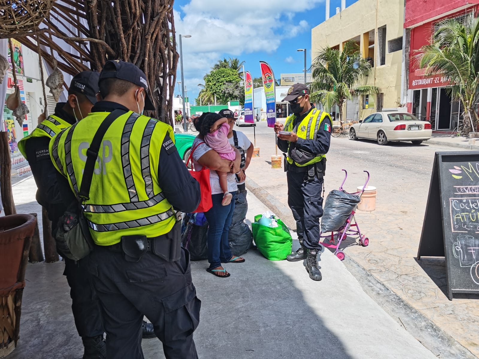 Mujer causa movilización policiaca tras denunciar a su expareja por robo en Progreso