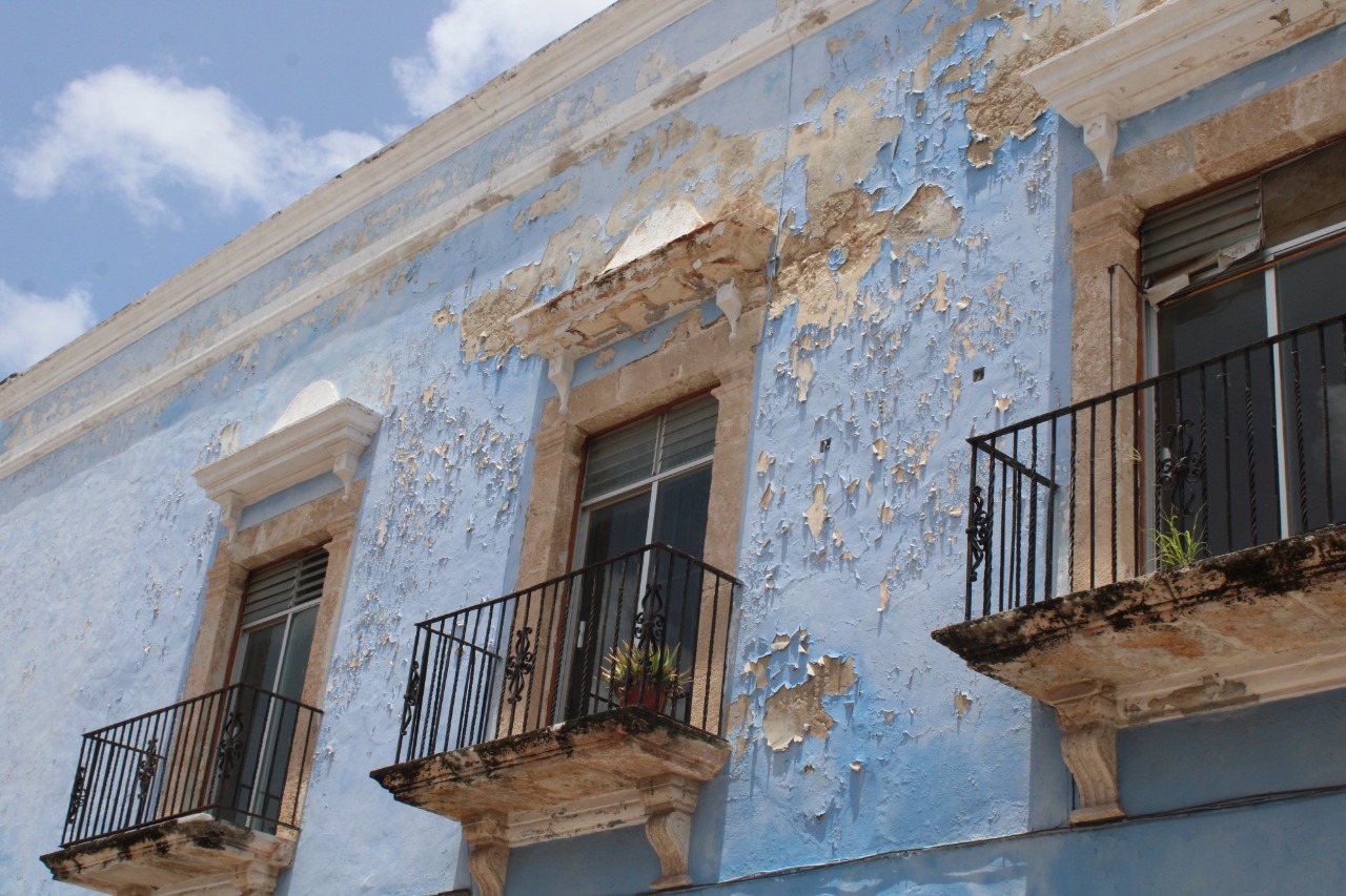 Una casa se derrumbó la noche de ayer en el Centro Histórico de Campeche debido a las lluvias