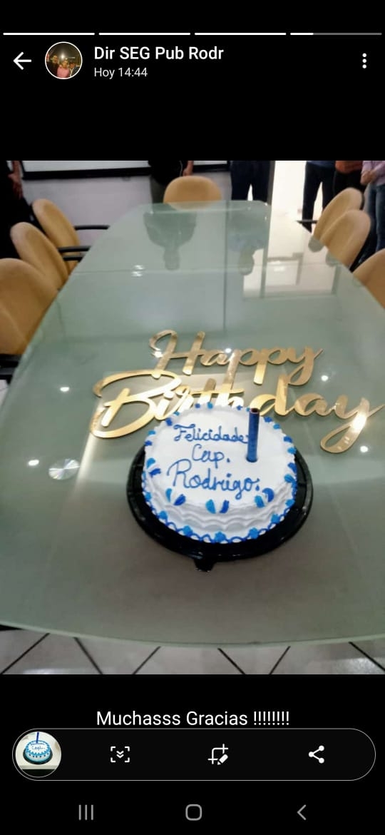 Director de la Policía de Cozumel celebra su cumpleaños en la oficina