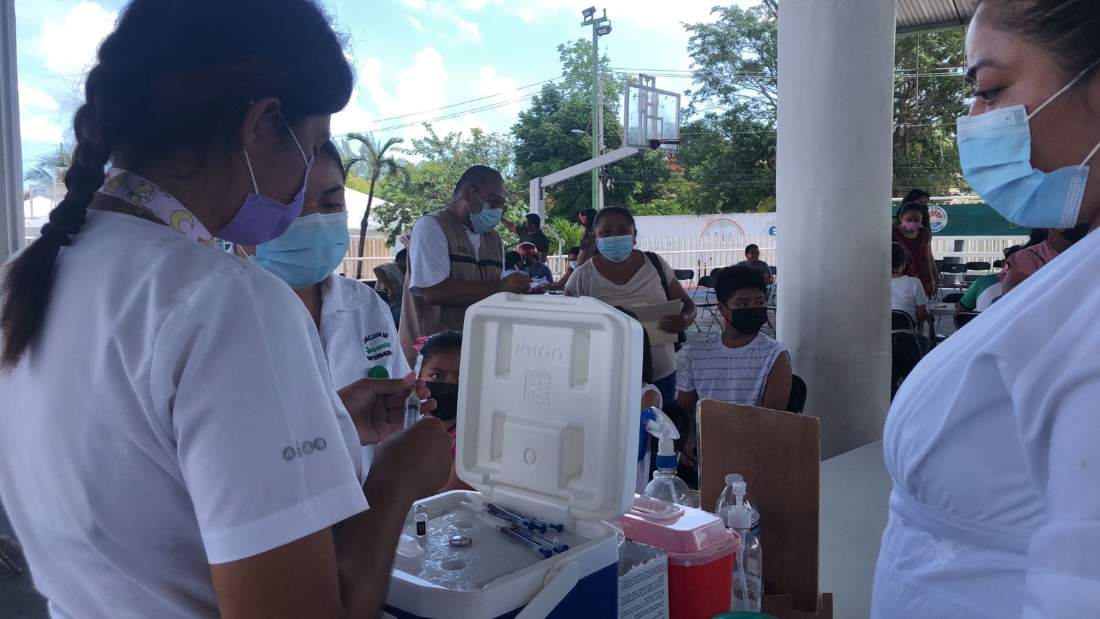 Módulo de Vacunas COVID en Cancún, con sólo 100 menores para inmunizar: VIDEO