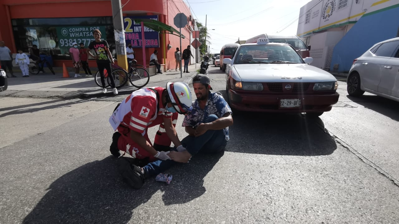 Taxista atropella a ciclista y le provoca lesiones en Ciudad del Carmen