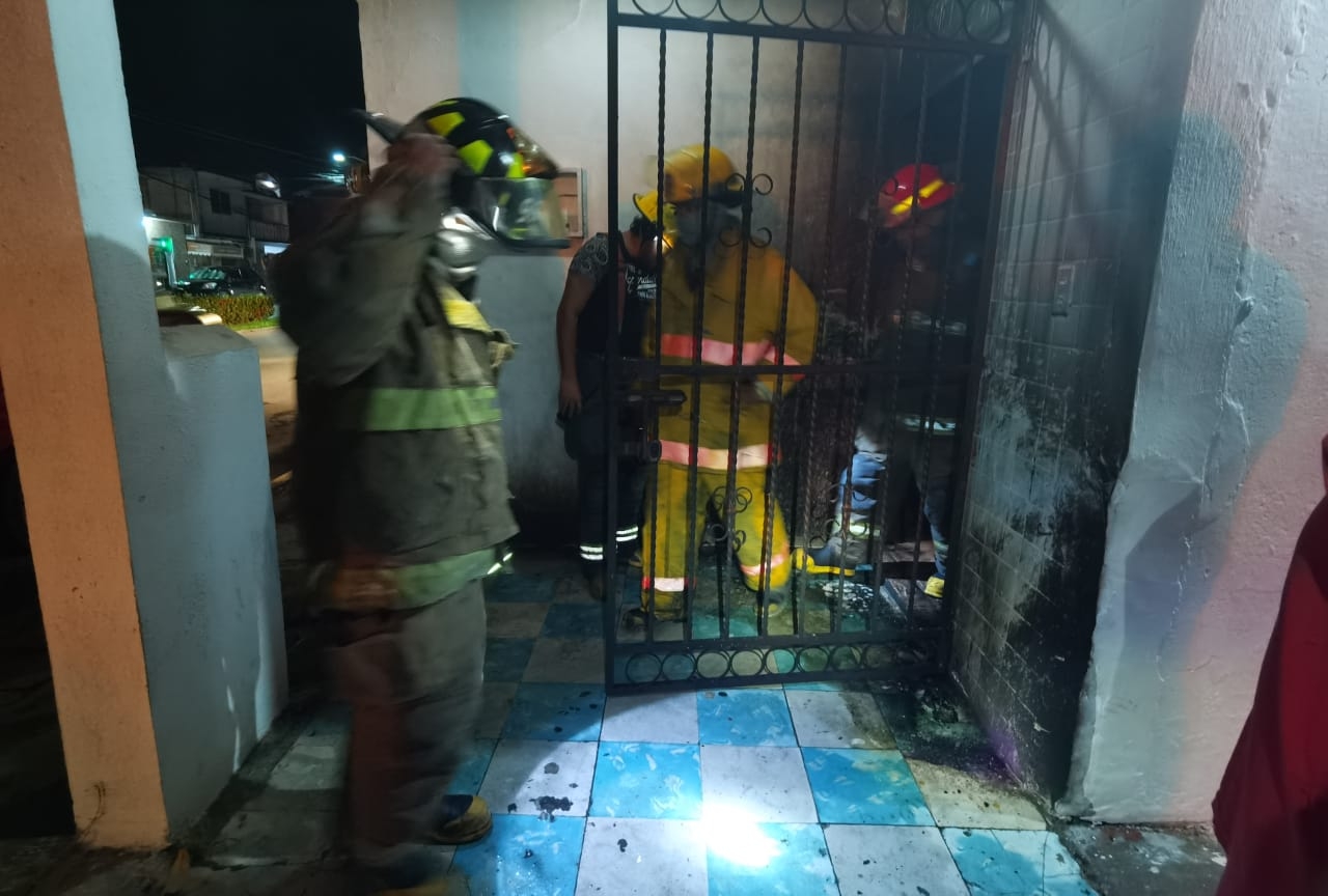 Hombres incendian oficina del sindicato de taxistas de Ciudad del Carmen