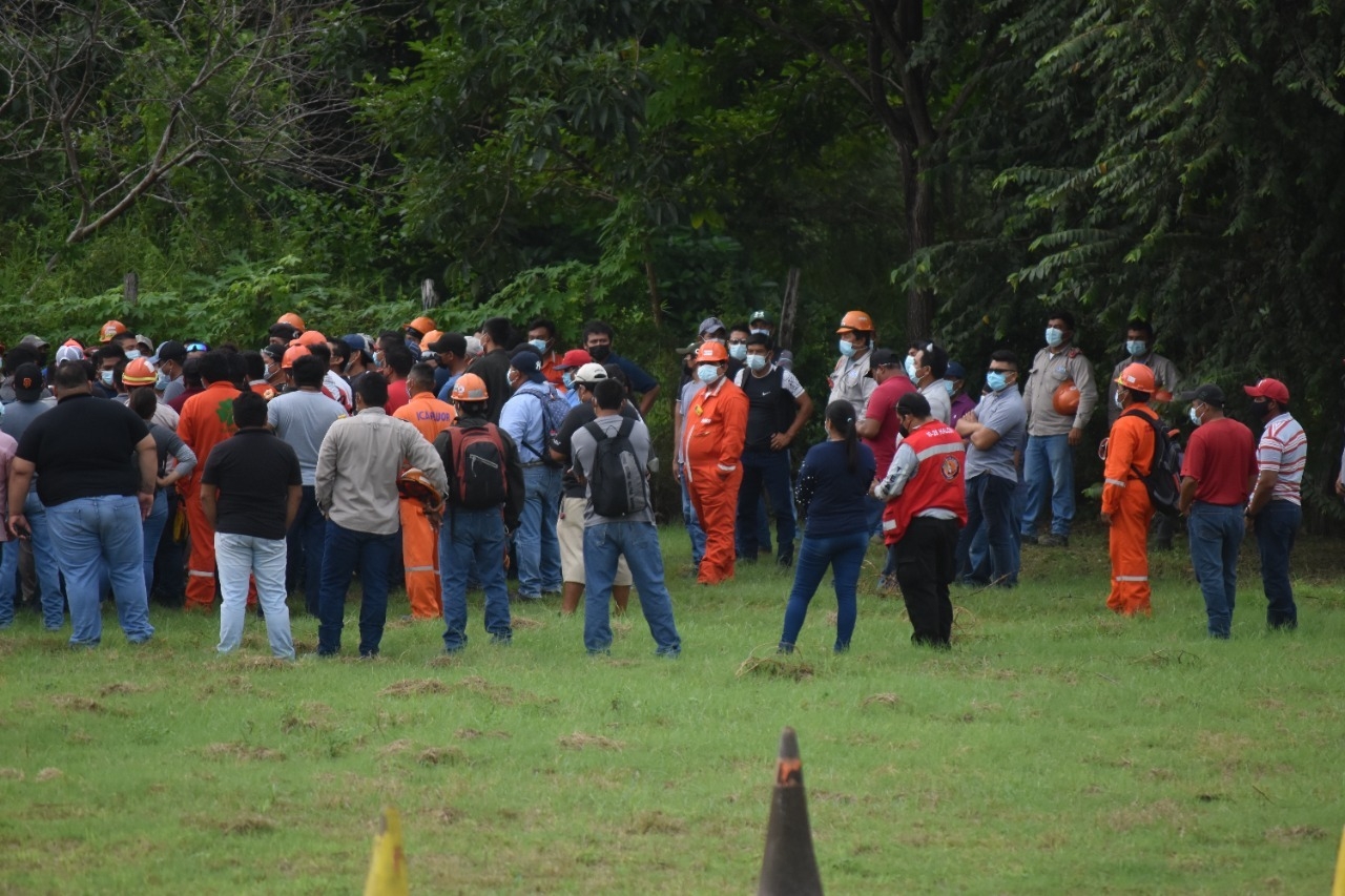 Aseguran que no se niegan a que la empresa lleve a cabo el trabajo de limpieza a la orilla de la carretera, sin embargo, que permita la mano de obra local