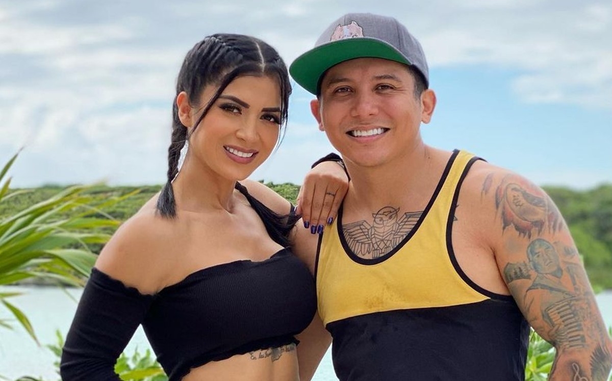 Critican a Kimberly Flores, esposa de Edwin Luna, por 'robar' propina en restaurante