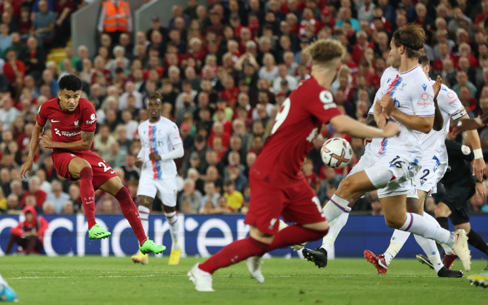 Liverpool decepciona, Luis Díaz rescata y Darwin Nuñez explota contra el Crystal Palace