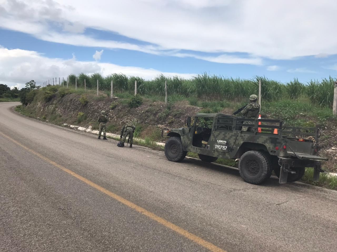 Militares se percataron de la actitud sospechosa de un motociclista y su acompañante, que al verlos, regresaron a Chetumal