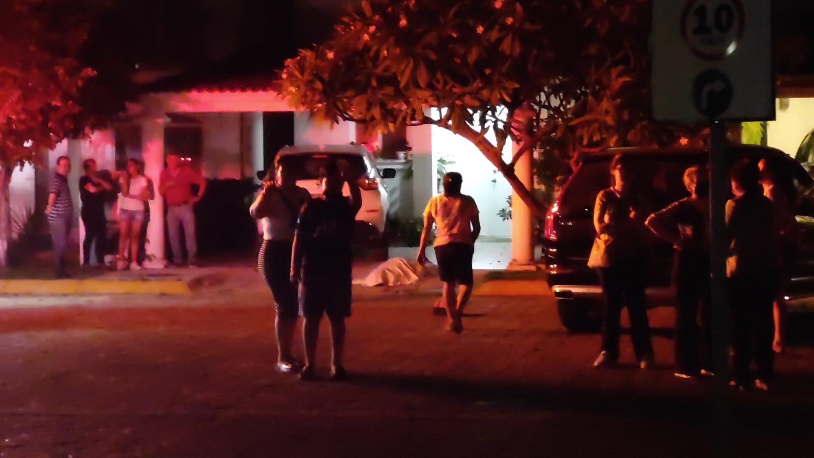 Hombre muere mientras paseaba a su perro en Ciudad del Carmen