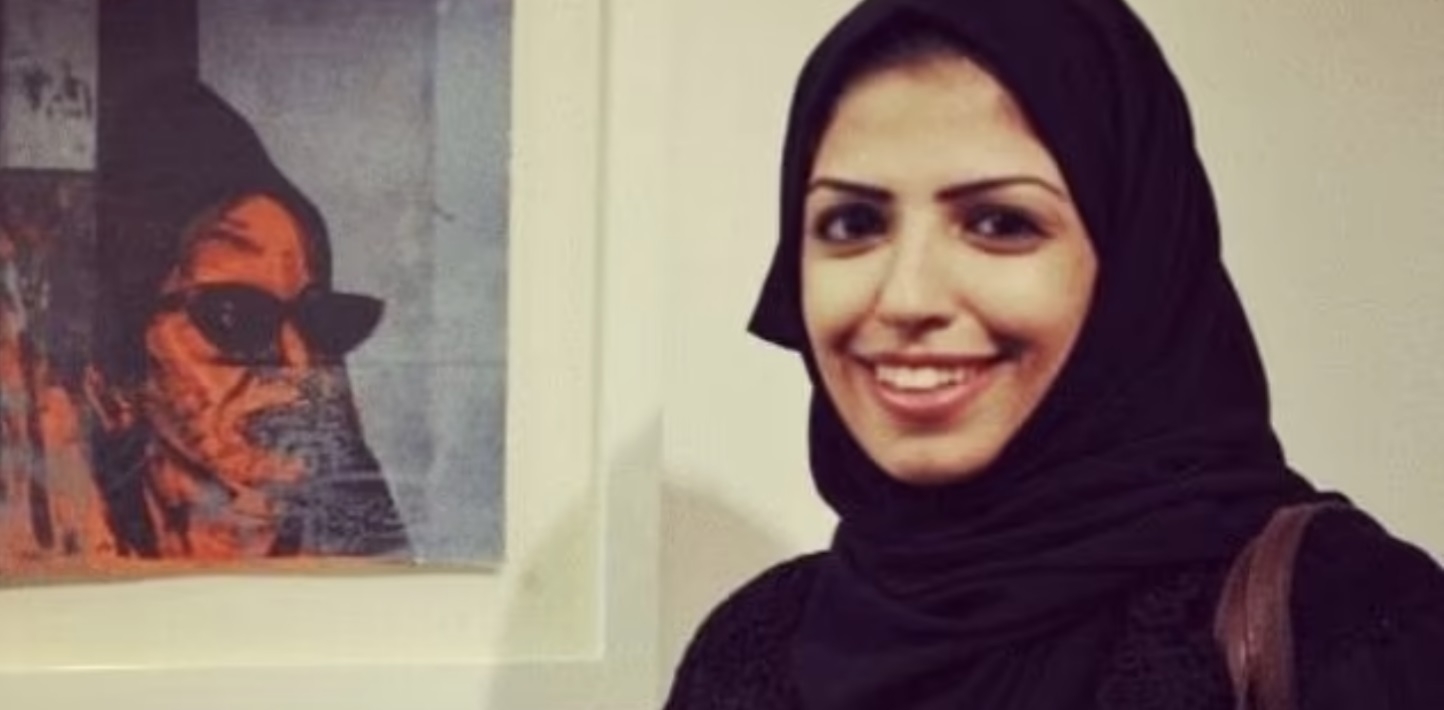 Ella es Salma al-Shehab, la mujer condenada a 34 años por usar Twitter en Arabia Saudita