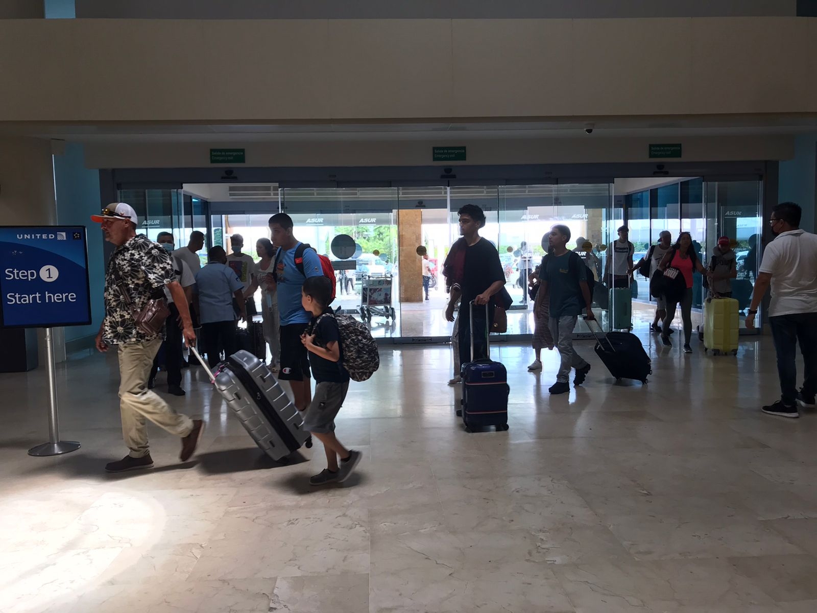 Vuelos a Toluca y EU presentaron atrasos en el aeropuerto de Cancún: VIDEO