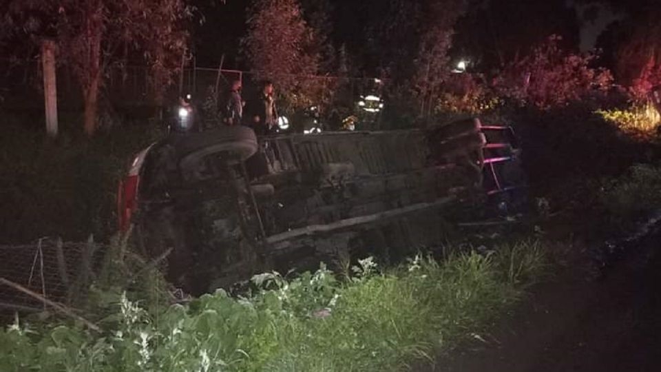 El camión de pasajeros cayó en un canal de aguas negras con cerca de 50 pasajeros