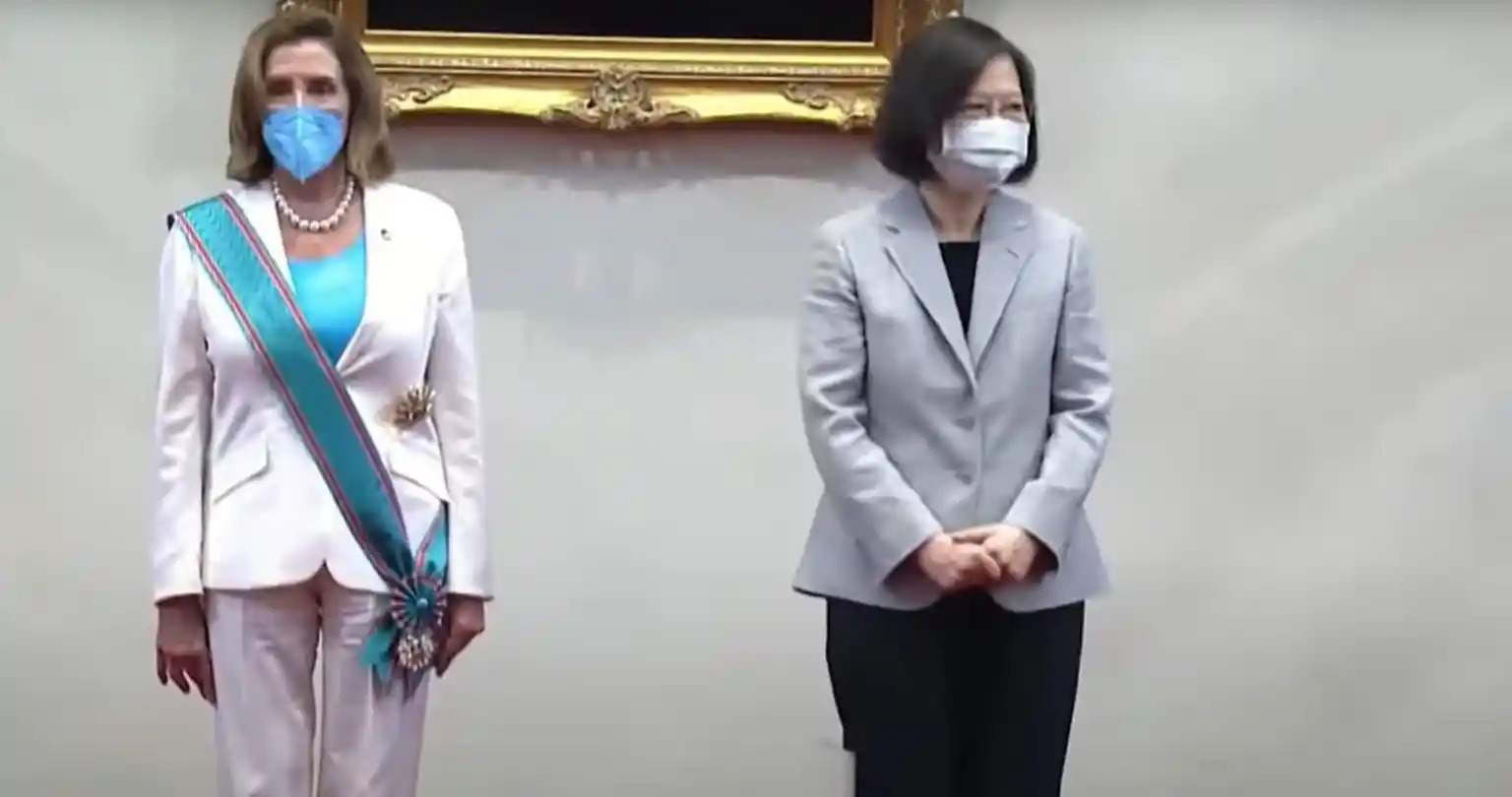 Nancy Pelosi se reúne con la presidenta de Tiawán, Tsai Ing-wen, en medio de las tensiones con China
