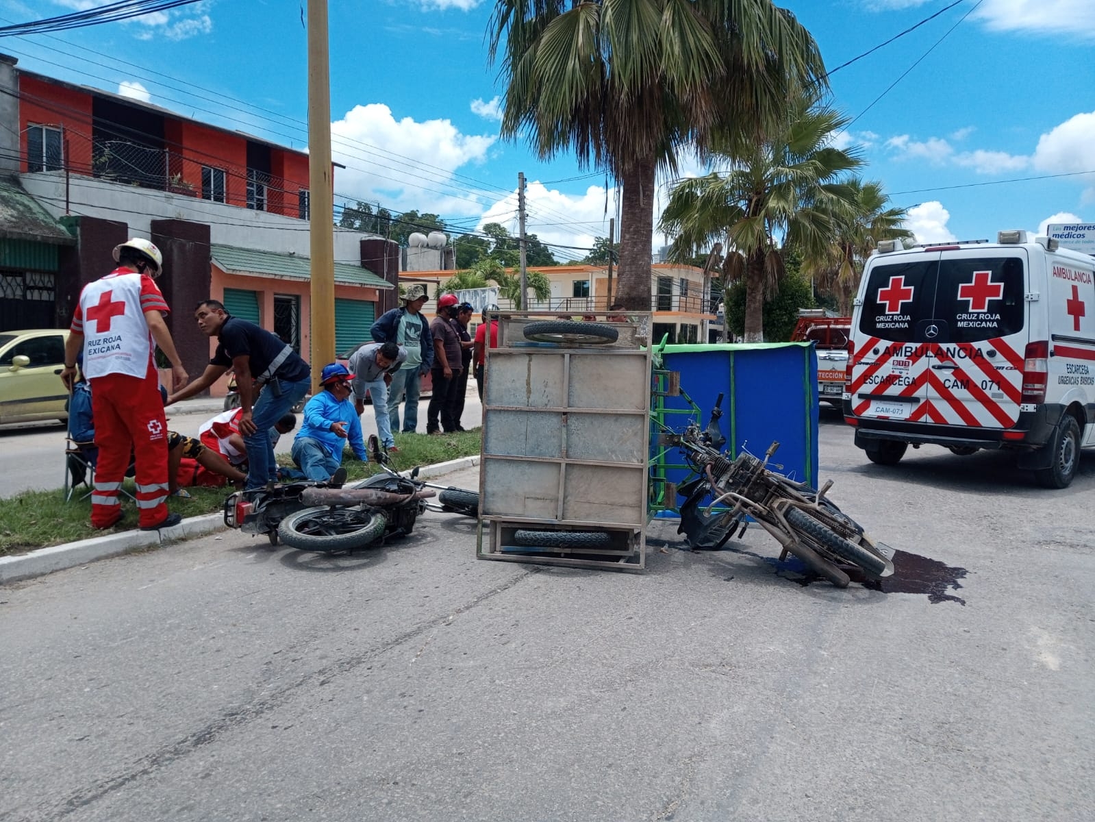 Pareja resulta herida tras ser impactada por un mototaxi en Escárcega