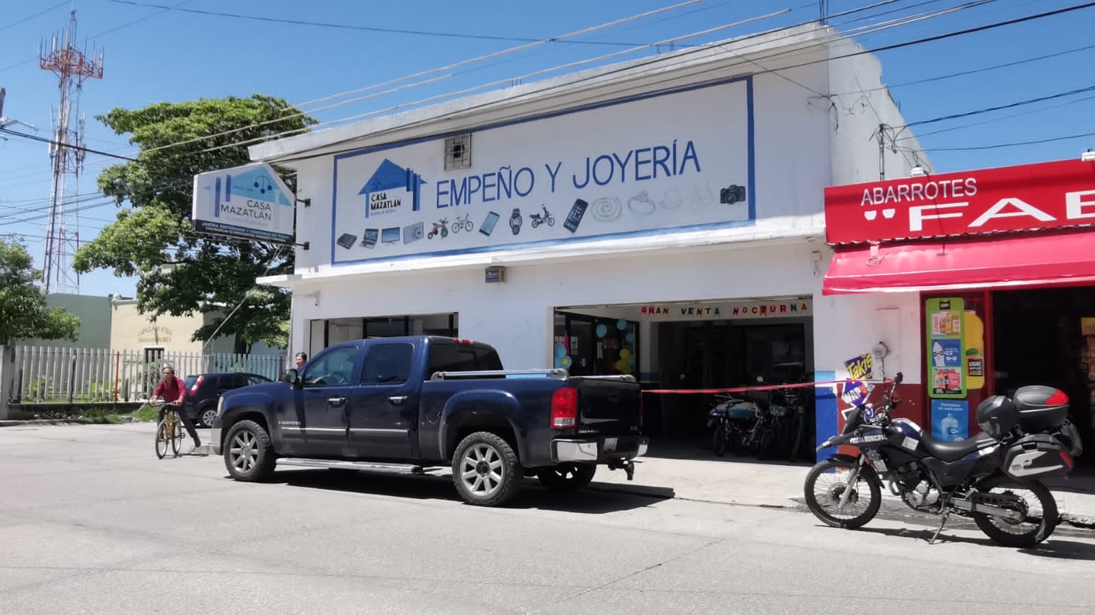 Hombres armados asaltan casa de empeño en Ciudad del Carmen