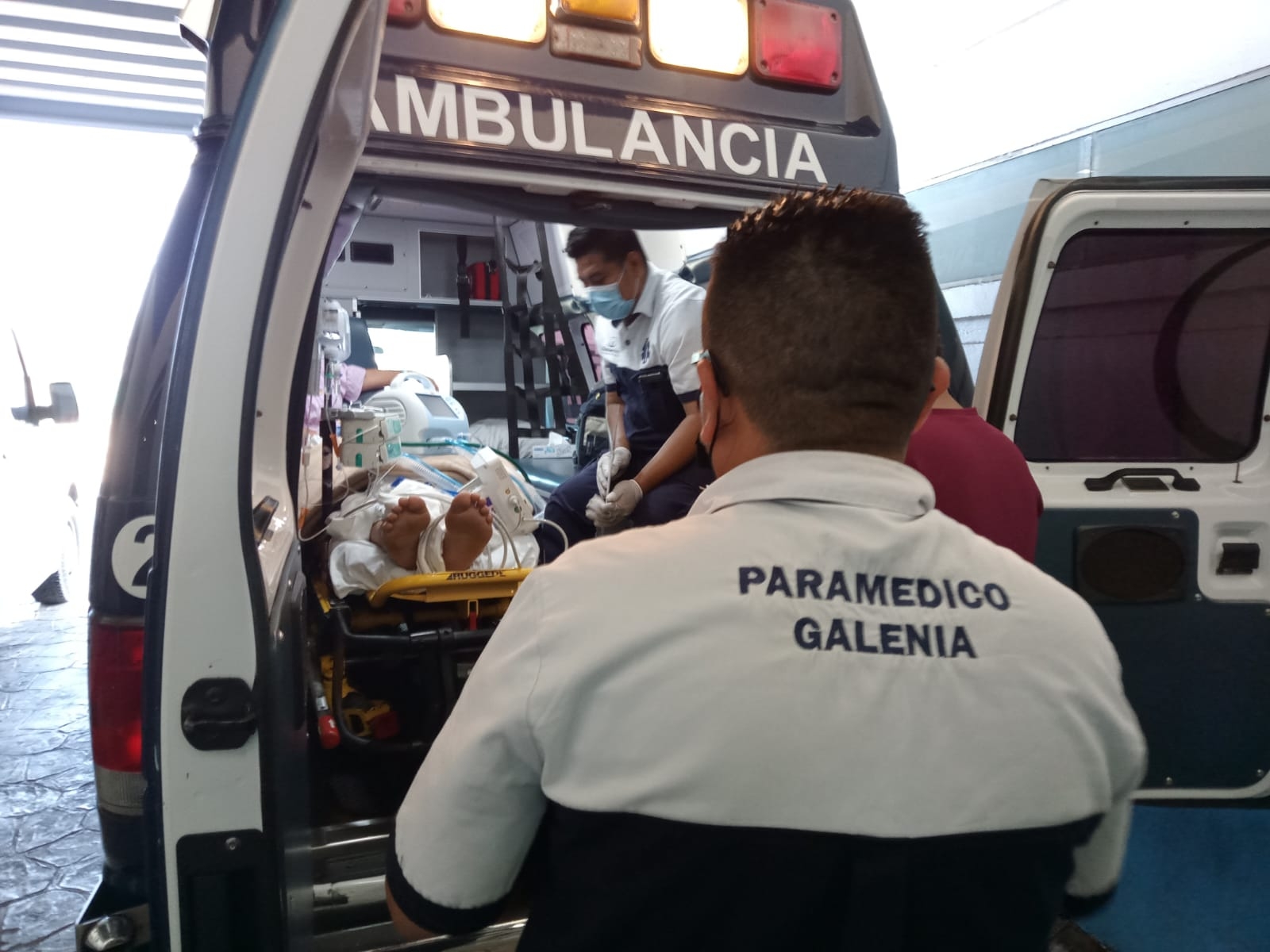 Turista inglés es trasladado grave a un hospital tras caída en un hotel