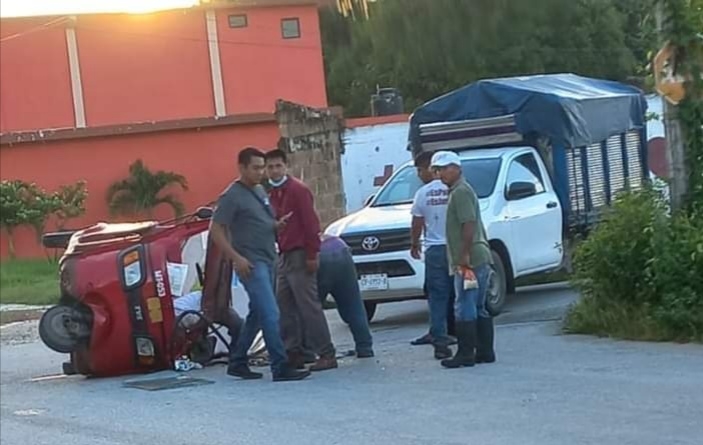 Choque de camioneta con mototaxi deja daños materiales en Ciudad del Carmen