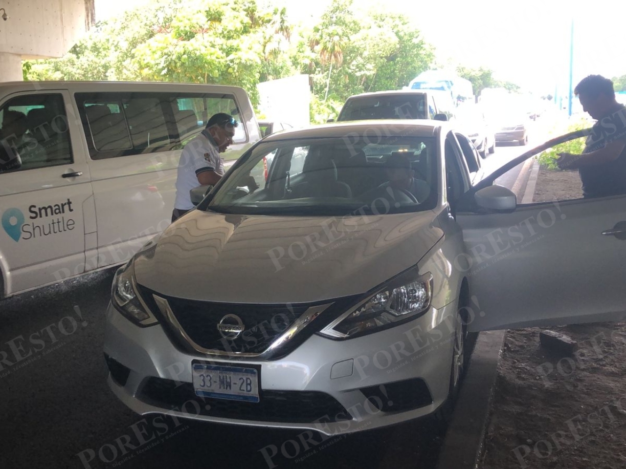 El trabajador del Aeropuerto Internacional de Cancún logró ser auxiliado por otros automovilistas en el Boulevard Luis Donaldo Colosio