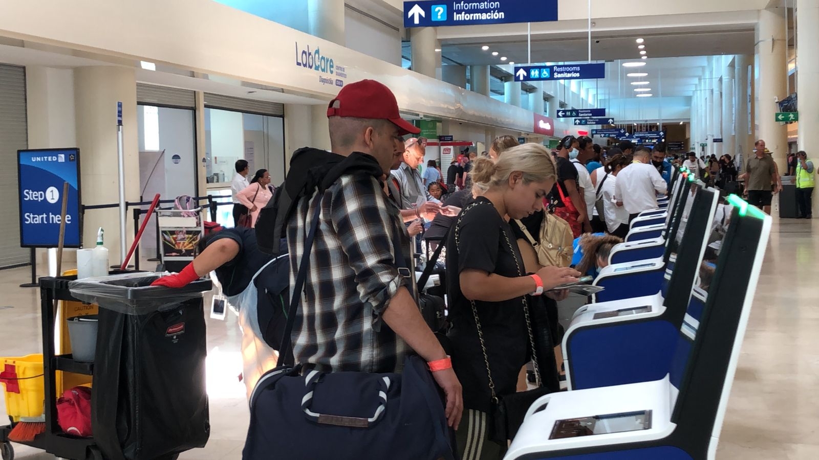 El aeropuerto de Cancún registró un aforo moderado de pasajeros este 25 de agosto