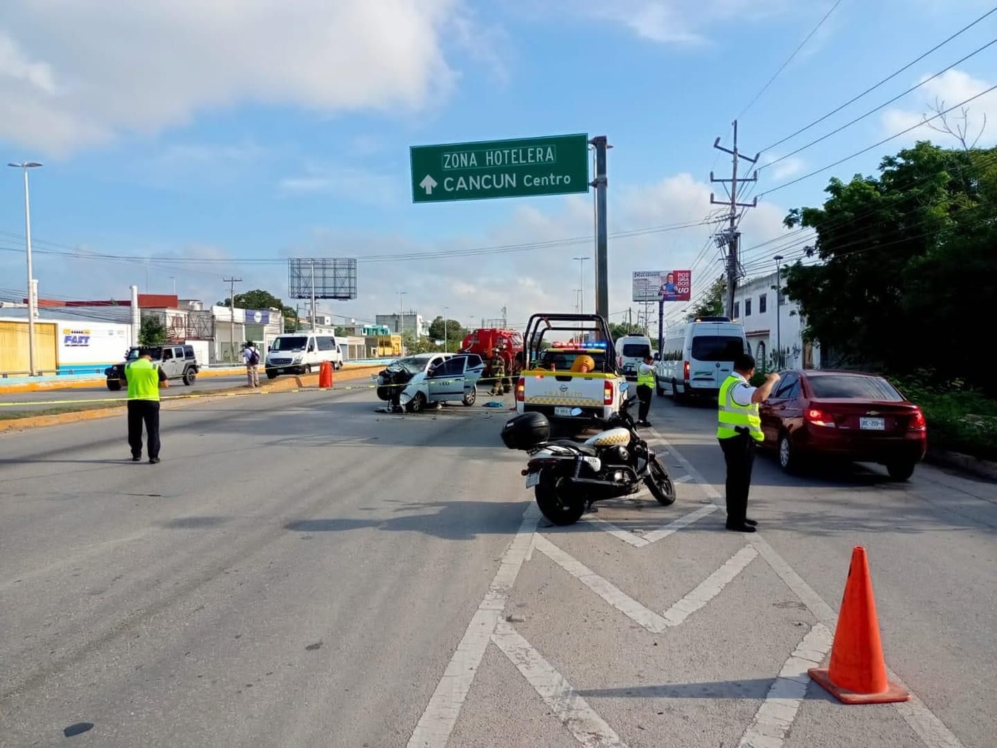 Choque deja una persona muerta y tres heridos en Cancún