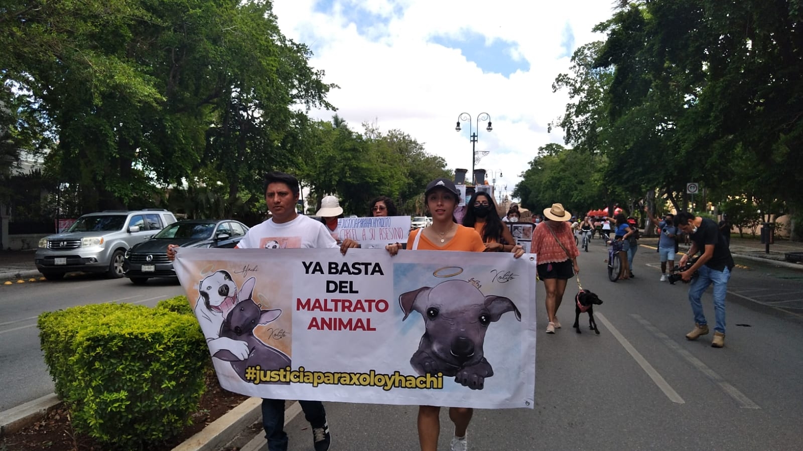 La manifestación empezó desde el Monumento a la Patria sobre Paseo de Montejo