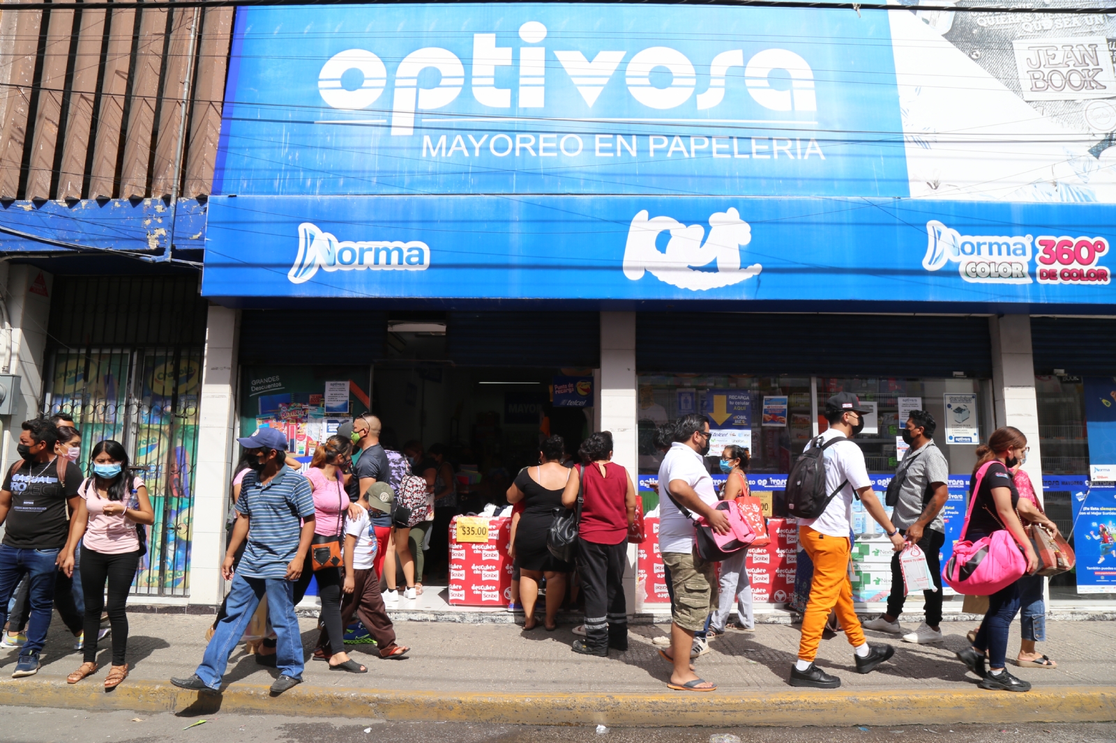 Regreso a clases desata compras de pánico en Mérida