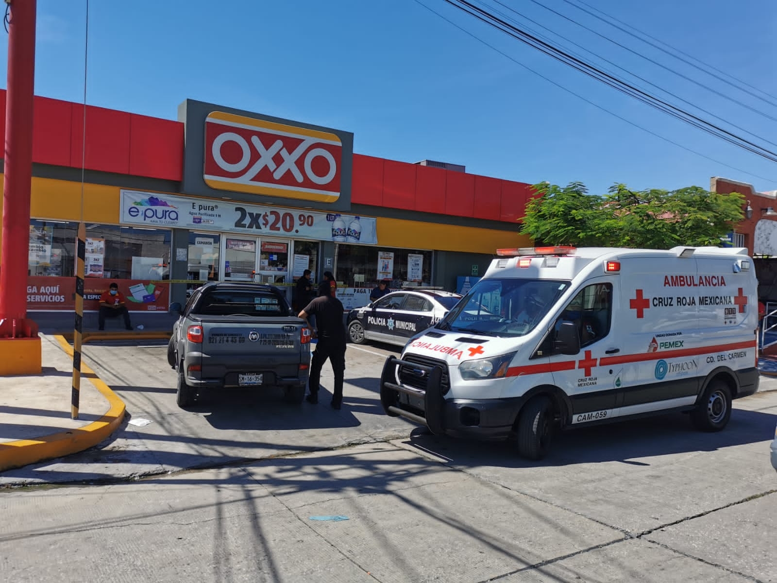 Asaltan a mano armada un Oxxo en Ciudad del Carmen; se llevan dinero y cigarros