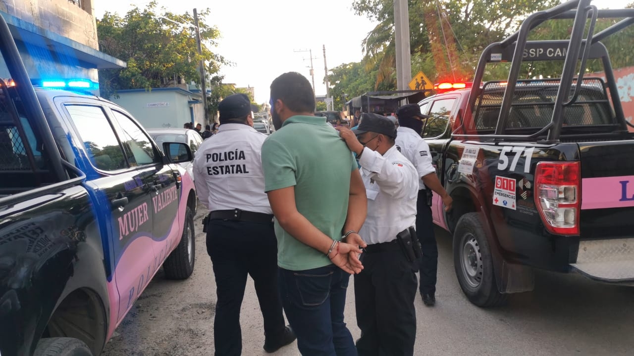 Detienen a hombre armado afuera de primaria en Ciudad del Carmen