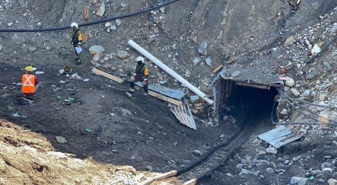 Rescate de los 10 mineros atrapados en Coahuila continúa; confirma AMLO