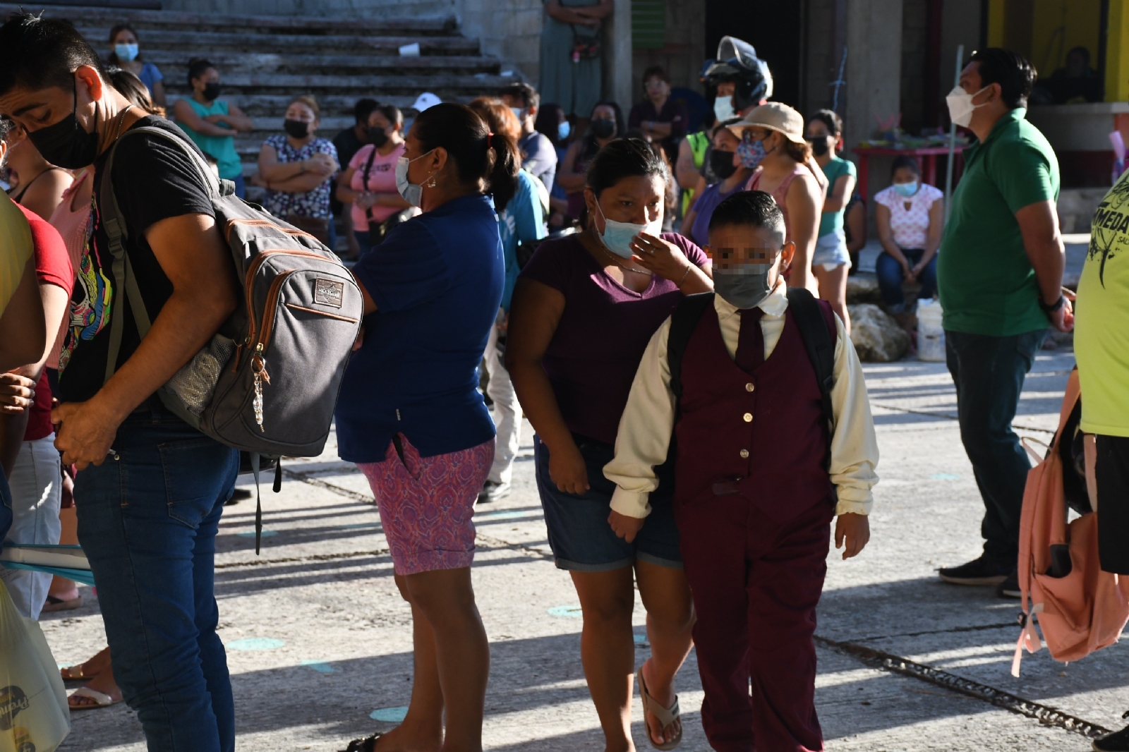 En el nivel básico que comprende preescolar, primaria y secundaria, inician el ciclo escolar 185 mil 335 alumnos, con 16 mil 437 maestros activos