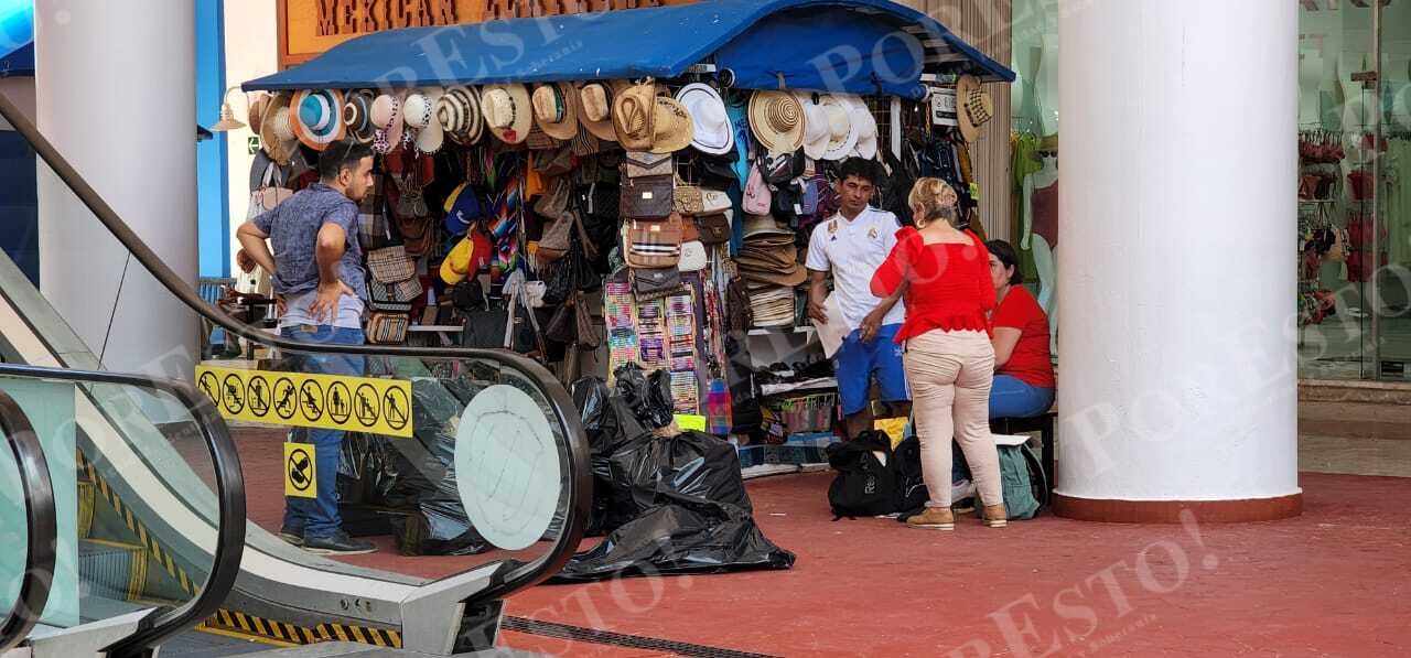 Decomisan bolsas piratas Louis Vuitton tras operativo en Cozumel