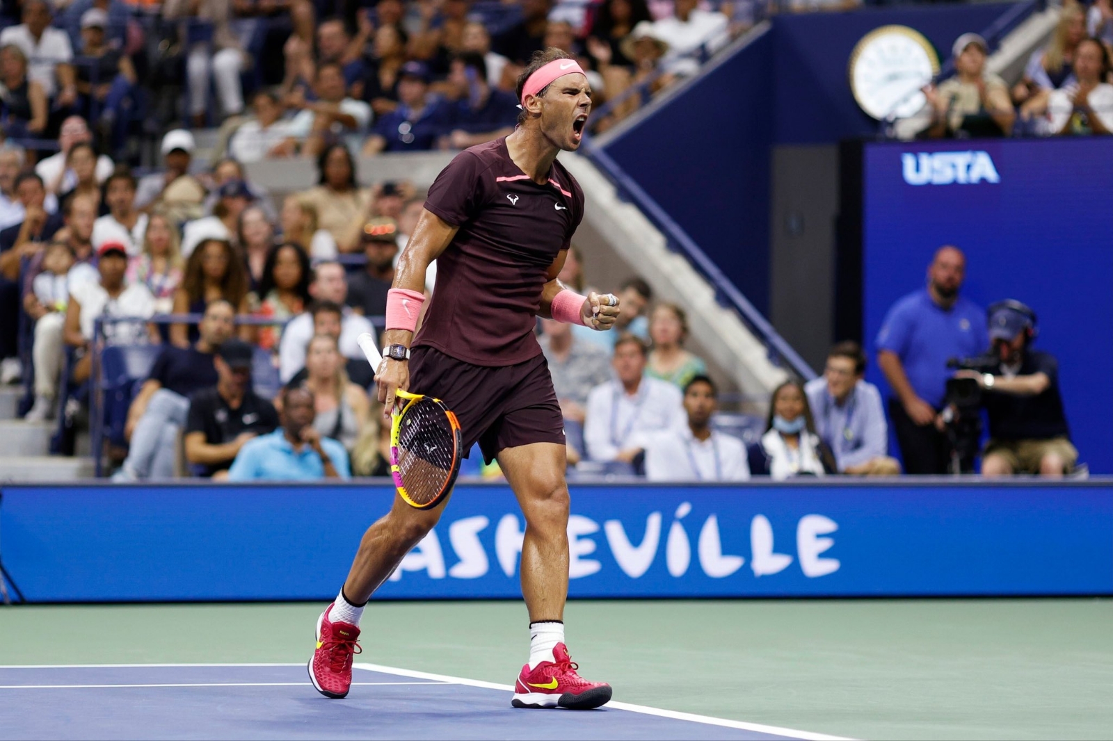 Rafael Nadal regresa al Abierto de Estados Unidos y avanza a la siguiente ronda