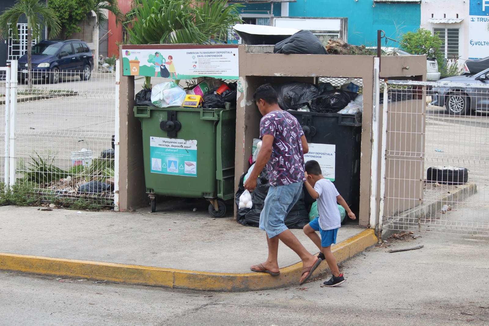 Vecinos exhiben deficiencias en la recolección de basura en Paraíso Maya de Cancún