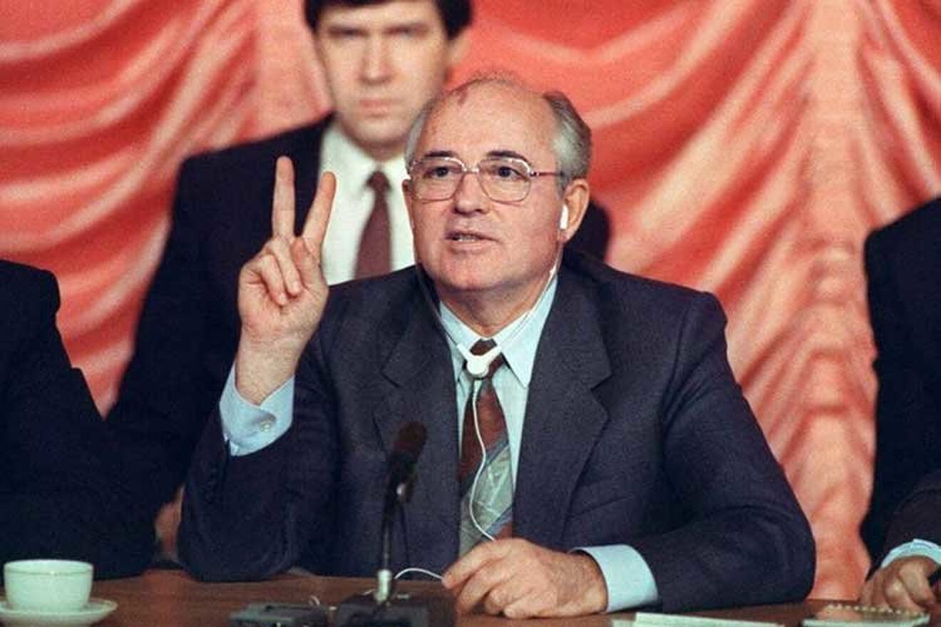 Mijaíl Gorbachov ascendió a la Presidencia de la Unión Soviética en marzo de 1985, al morir Konstantín Chernenko