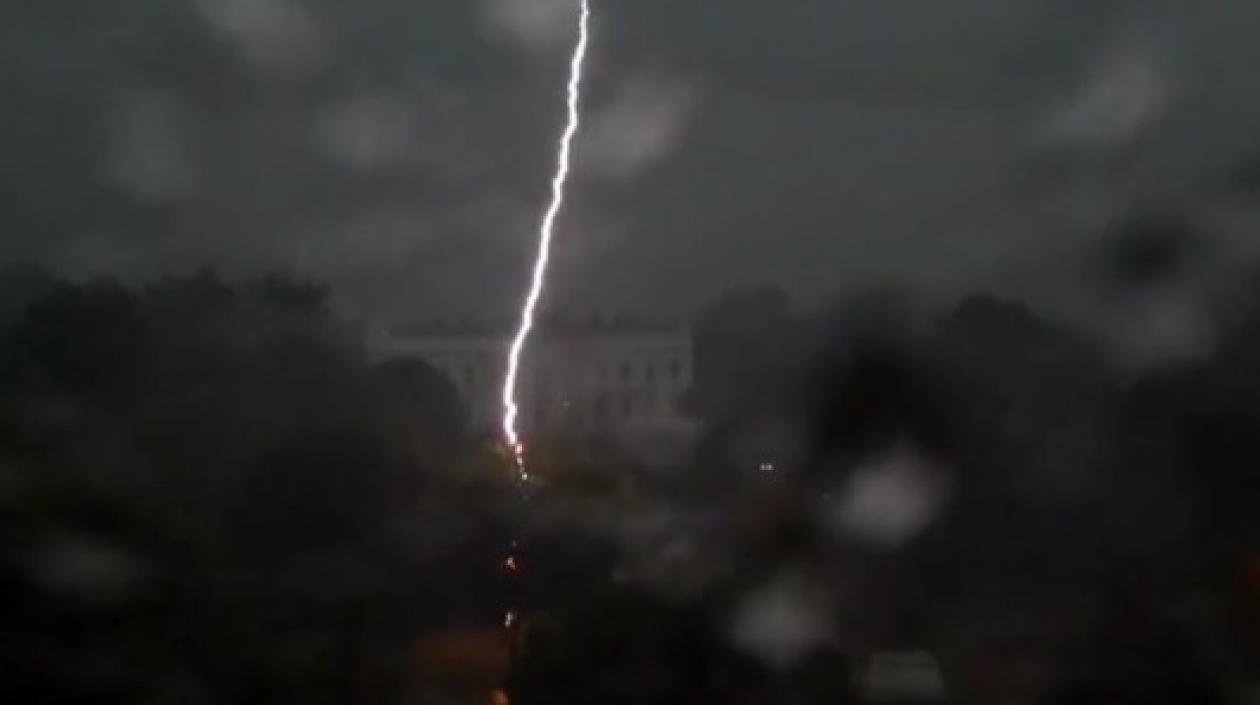 Cuatro personas en estado crítico tras recibir el impacto de un rayo, cerca de la Casa Blanca