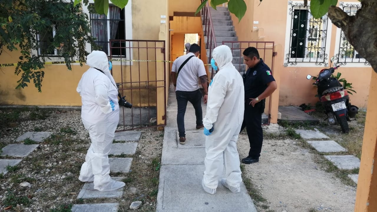 Personal del Servicio Médico Forense de Playa del Carmen realizó el levantamiento del cadáver para llevarlo a la morgue y realizar la necroppsia