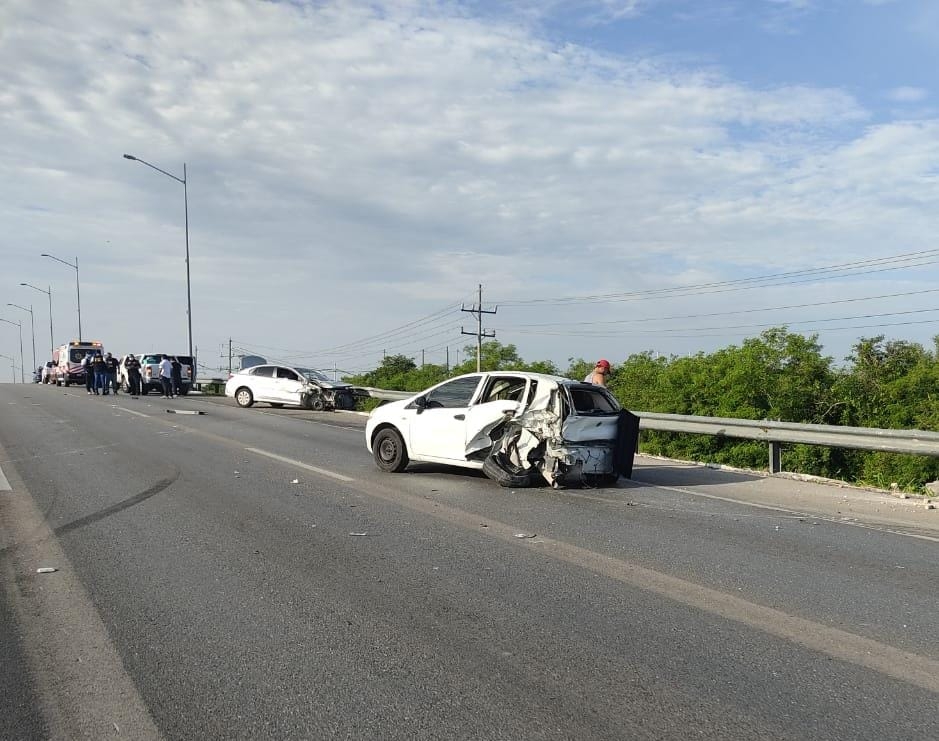 Al lugar del accidente arribaron elementos de la policía estatal y municipal, así como la Cruz Roja