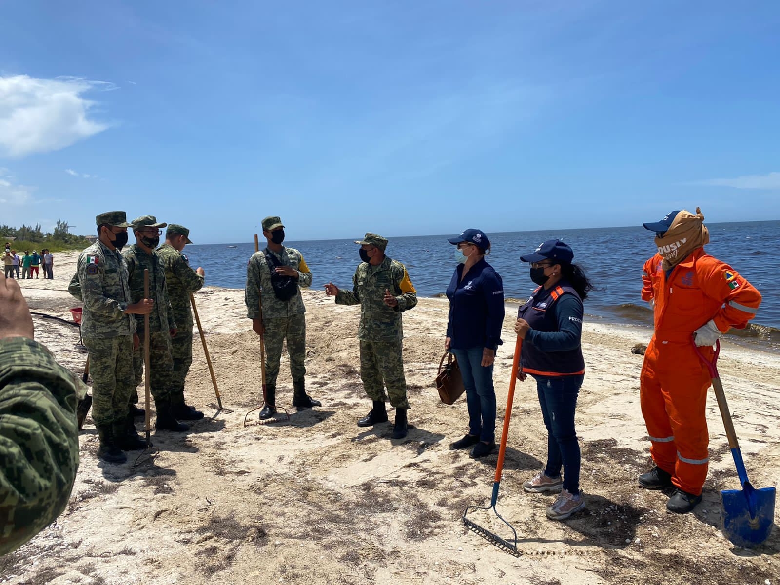 Continúan labores de limpieza en playas de Uaymitún y San Benito