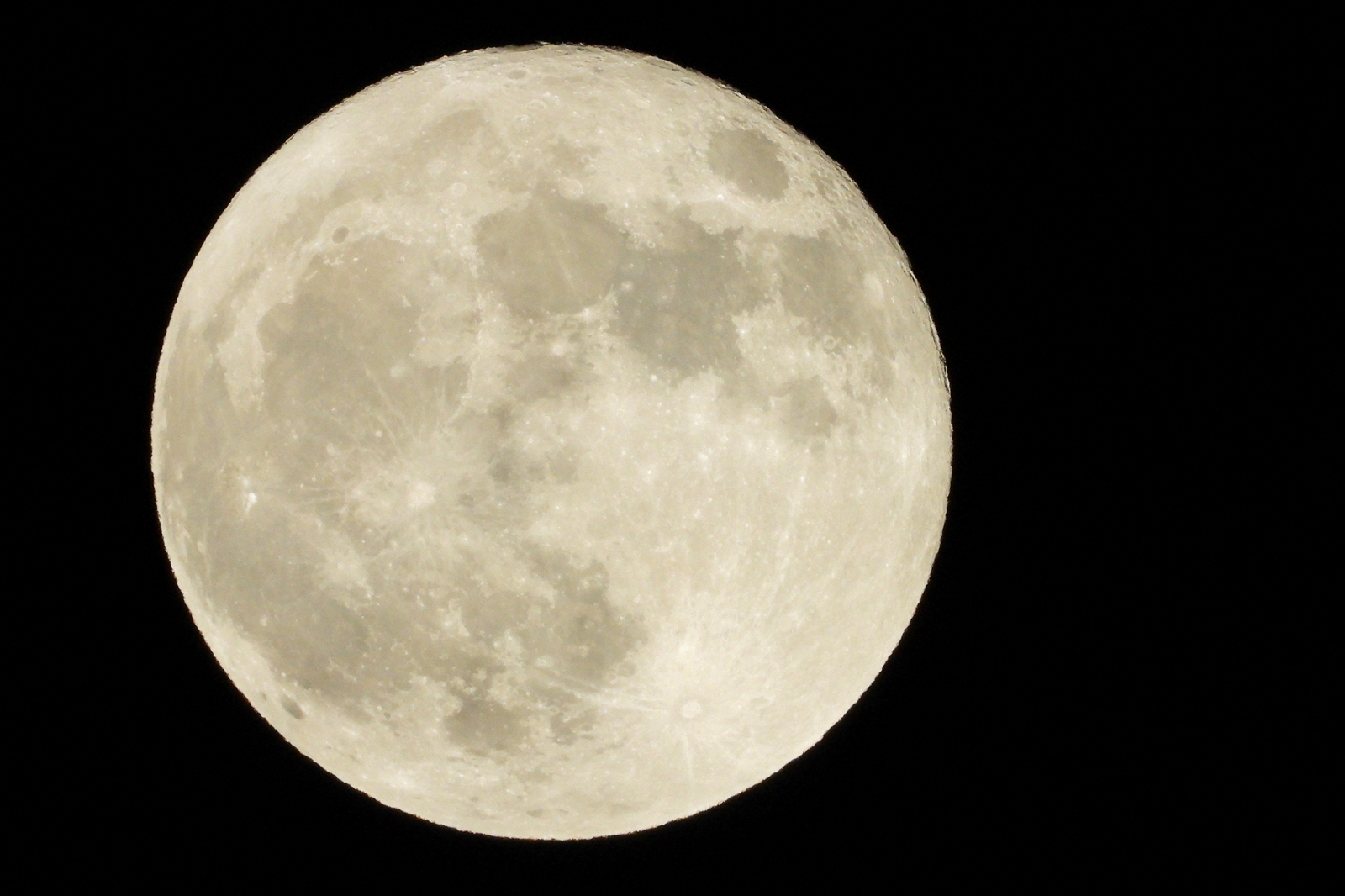 Luna llena de Esturión: ¿A qué hora y cómo ver el evento astronómico este 11 de agosto?