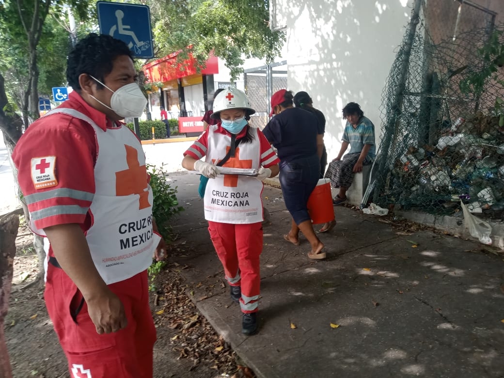 Hombre resulta herido tras cortarse con la botella de alcohol que consumía en Ciudad del Carmen